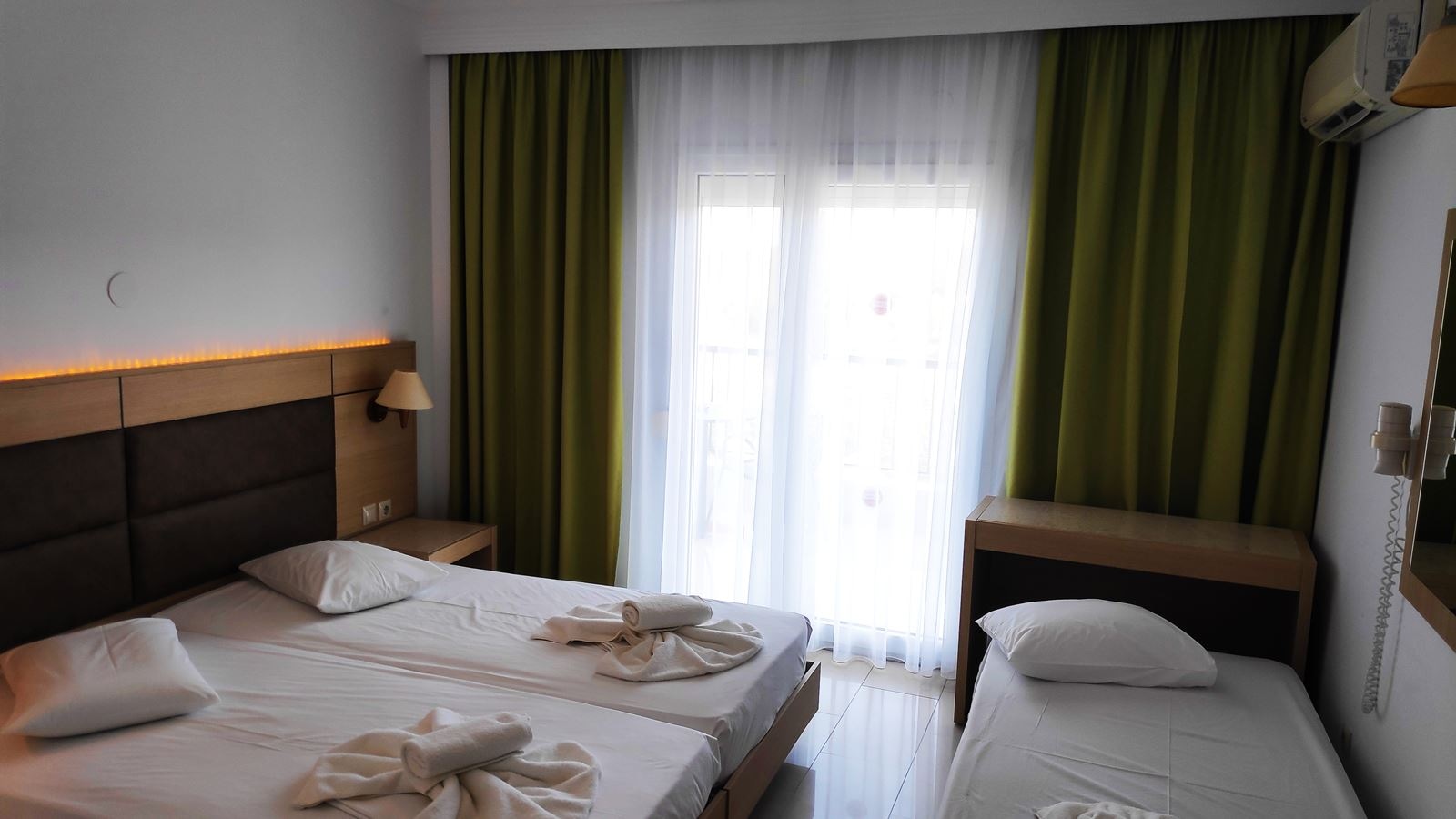 rooms-twindouble-with-extra-bed