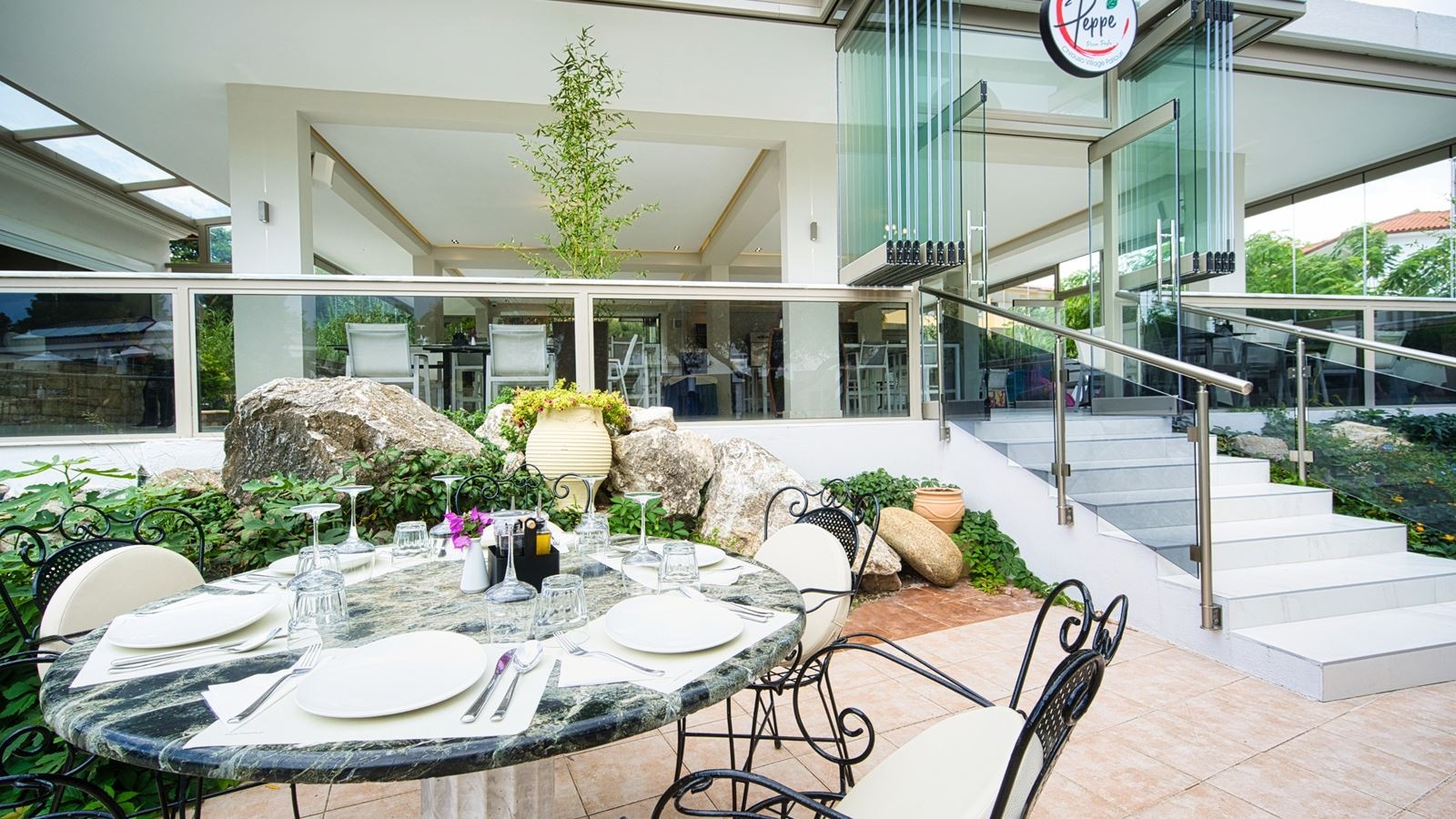 restaurants-restaurants