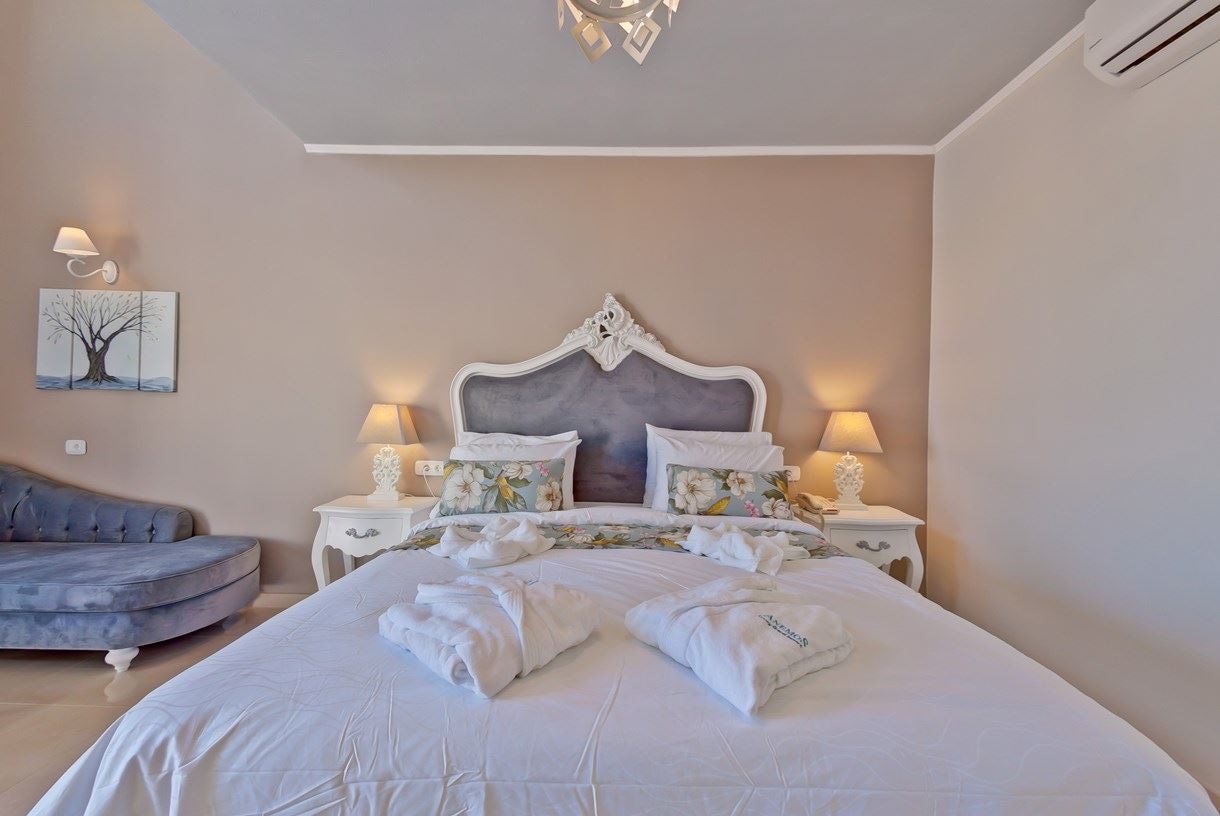 rooms-room-deluxe-balcony-or-terrace