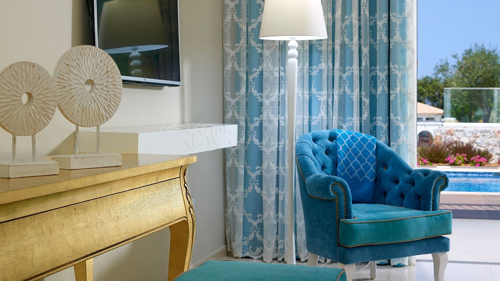 rooms-room-deluxe-shared-pool