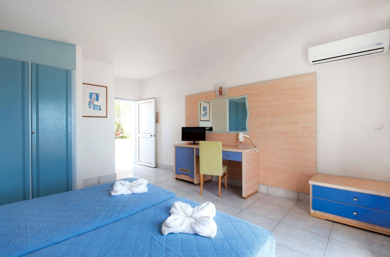 rooms-standard-twin-sea-view-twin-room