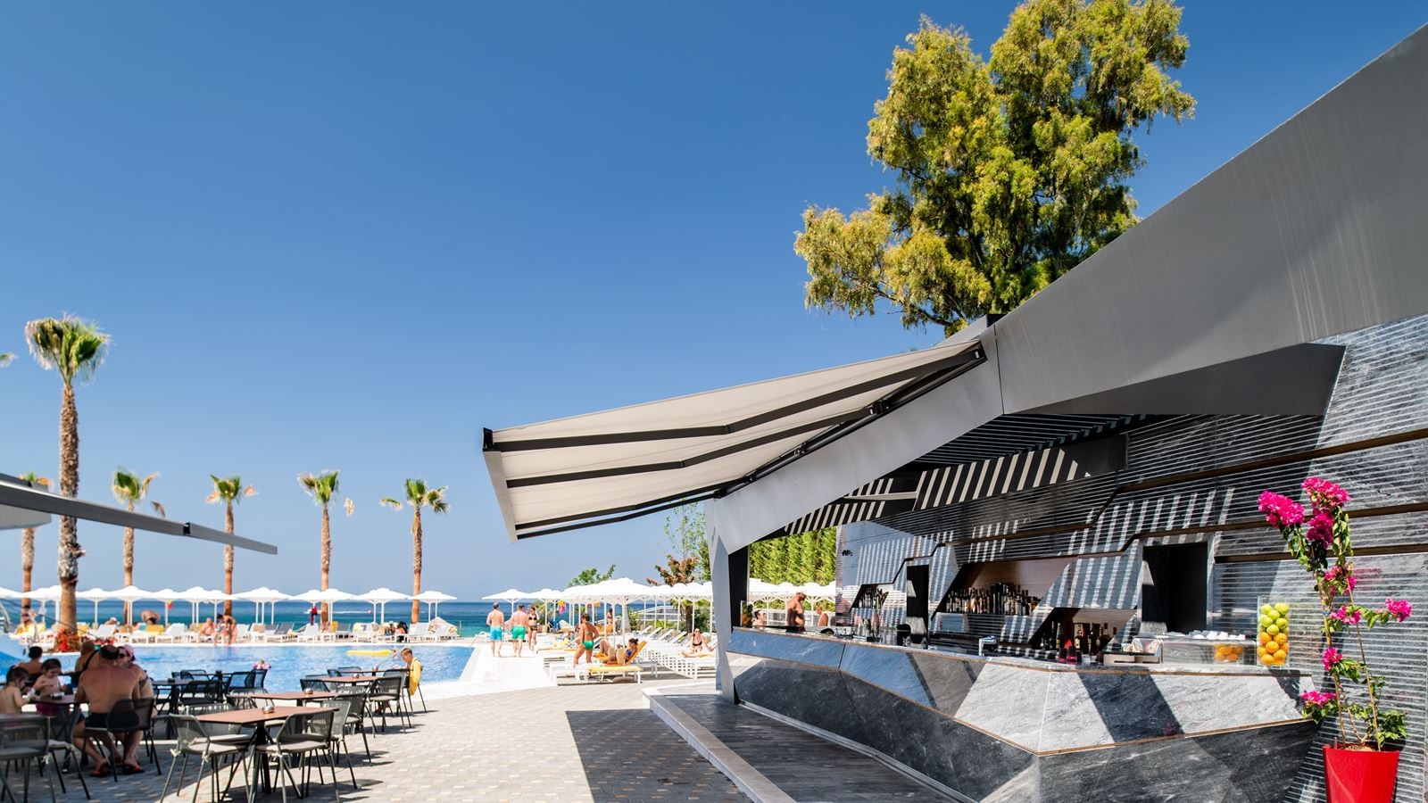 restaurants-pool-bar