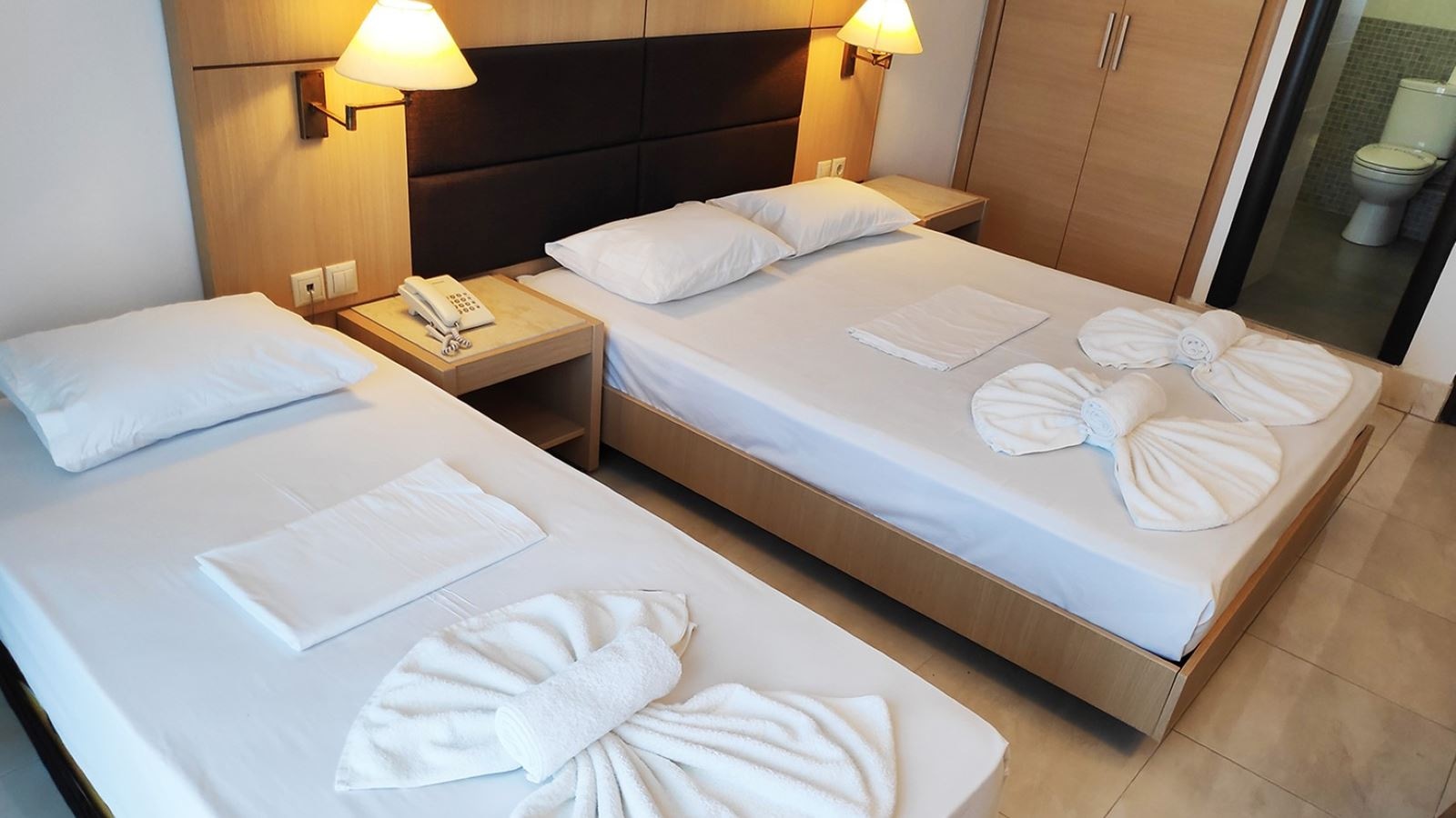 rooms-twindouble-with-extra-bed