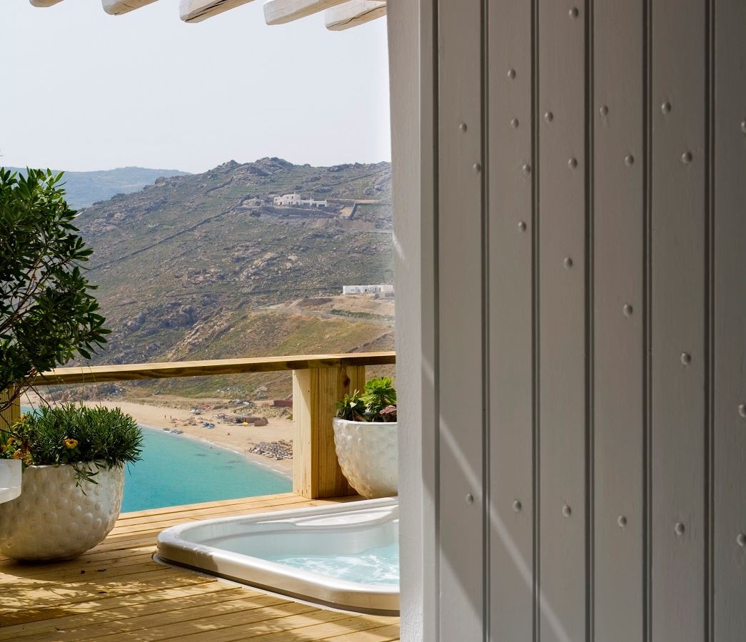rooms-junior-suite-with-sea-view-and-outdoor-jetted-tub