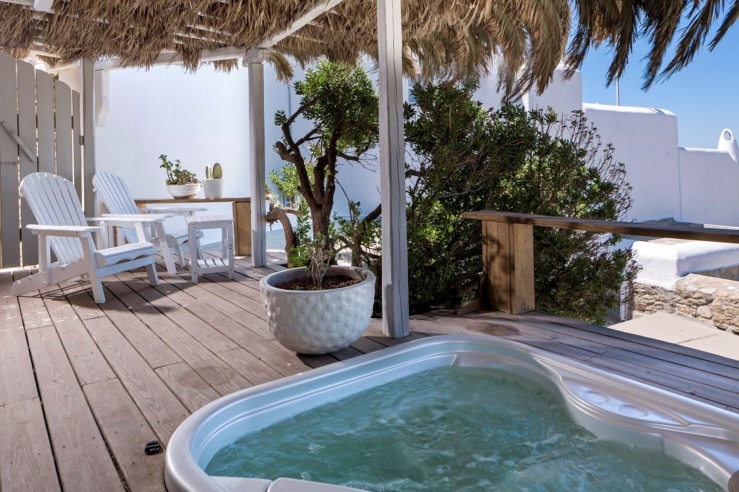 rooms-junior-suite-with-sea-view-and-outdoor-jetted-tub