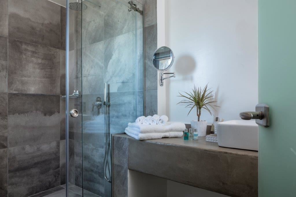 rooms-deluxe-suite-sea-view