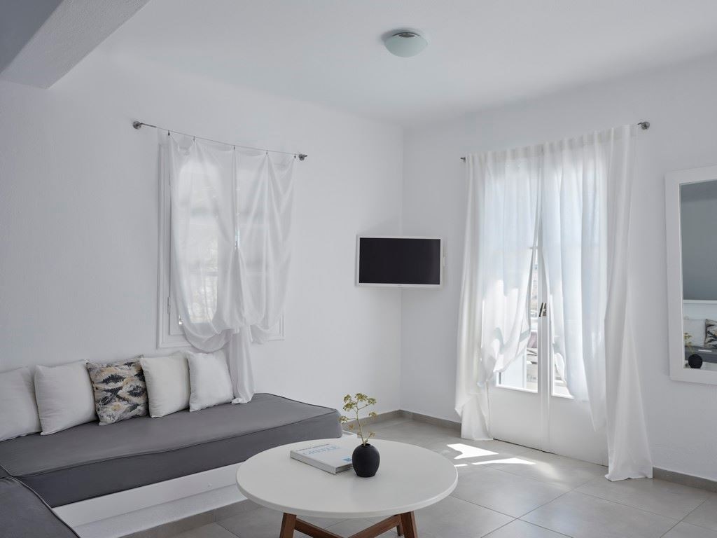 rooms-junior-suite-with-sea-view-and-heated-tub