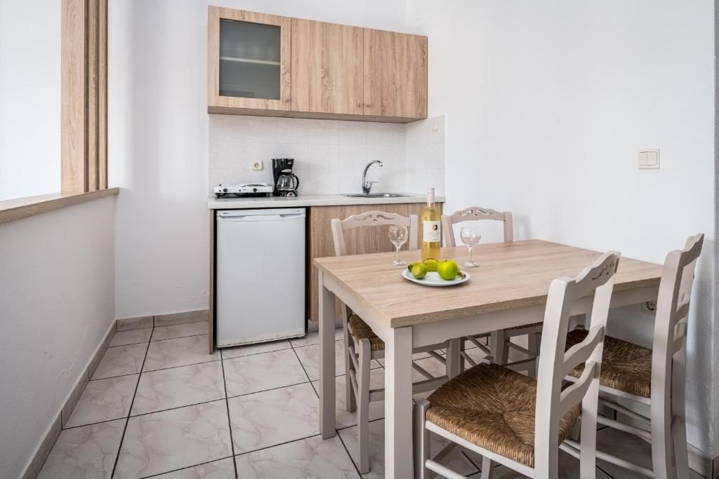 rooms-1-bedroom-apartment