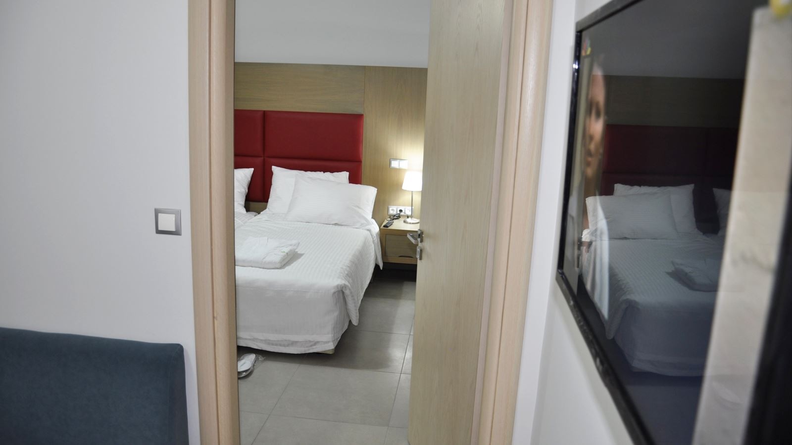 rooms-1-bedroom-sidemountain-view