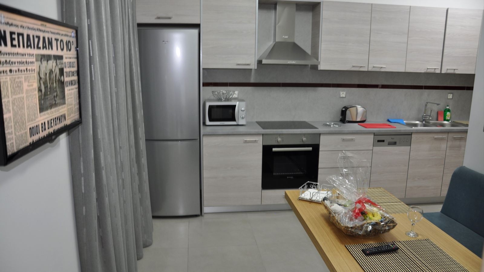 rooms-1-bedroom-sidemountain-view