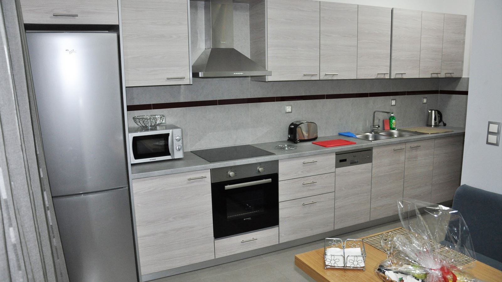 rooms-1-bedroom-sidemountain-view