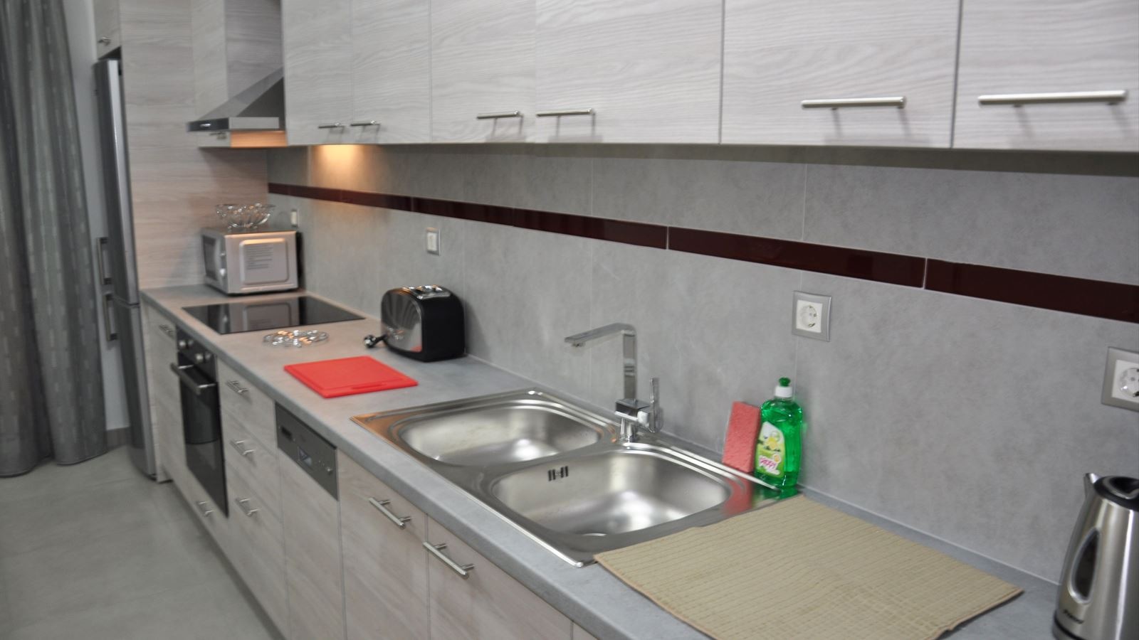 rooms-1-bedroom-sidemountain-view