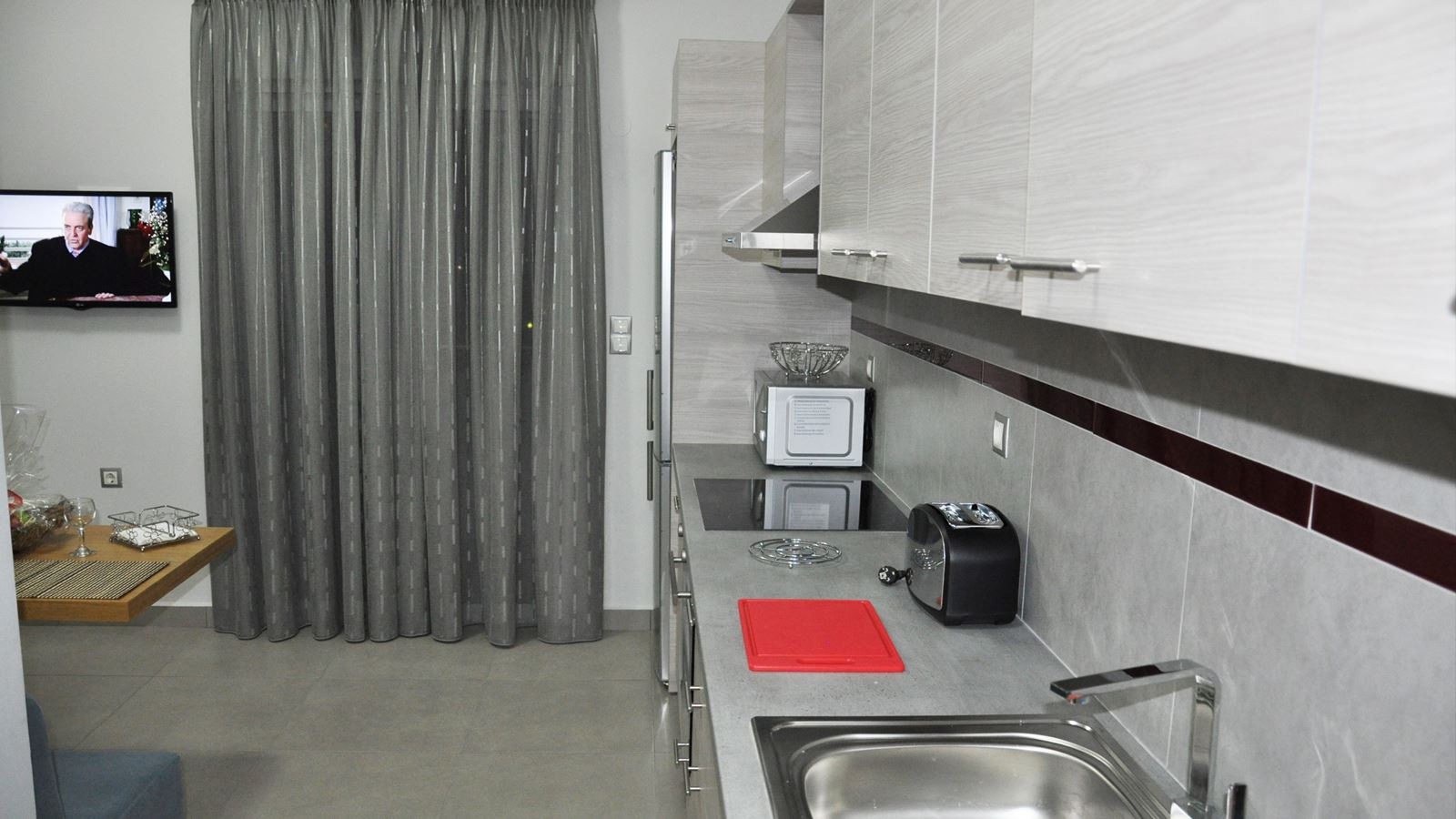 rooms-1-bedroom-seapool-view