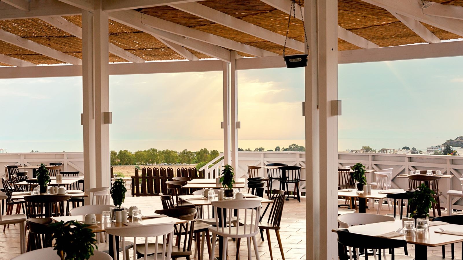 restaurants-lydia-terrace-restaurant