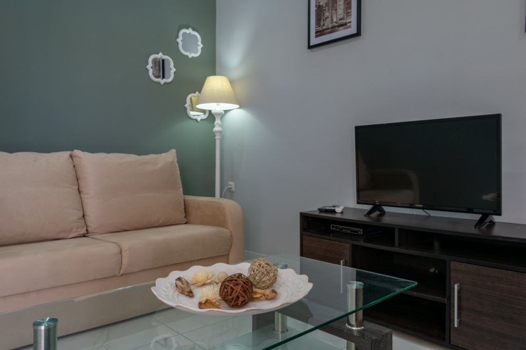 rooms-deluxe-suite-with-outdoor-jacuzzi