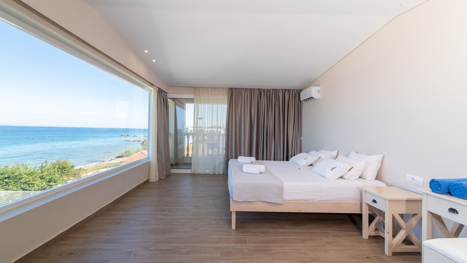 rooms-301-suite-panoramic-sea-view