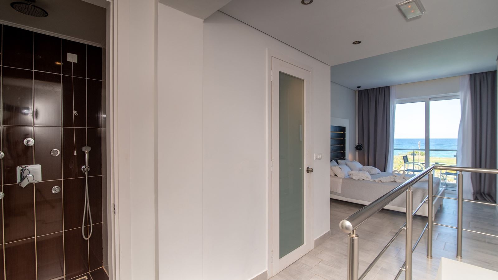 rooms-vip-suite-private-pool-sea-view