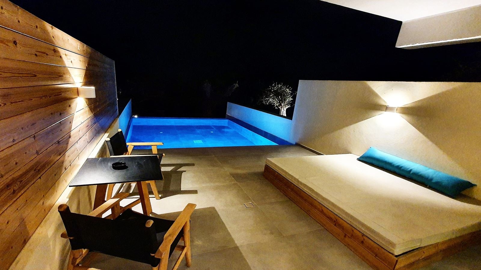 rooms-suite-private-pool-superior--for-2-adults