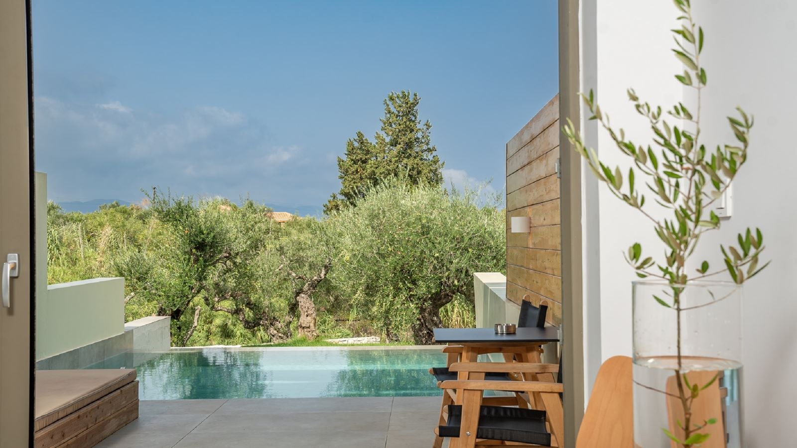 rooms-suite-private-pool-superior--for-2-adults