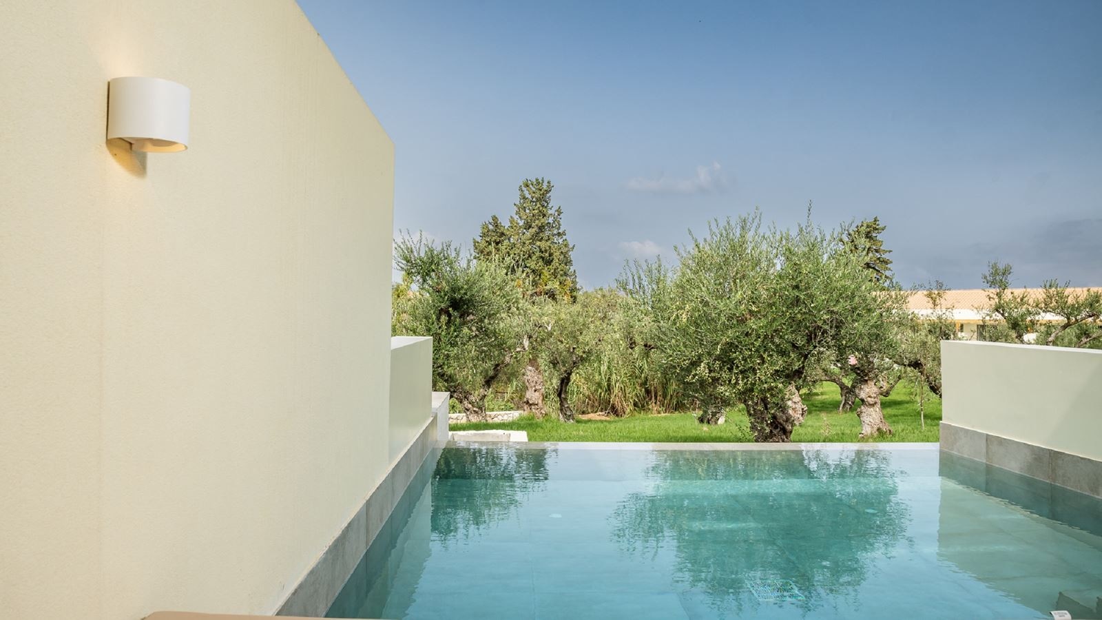 rooms-suite-private-pool-superior--for-2-adults