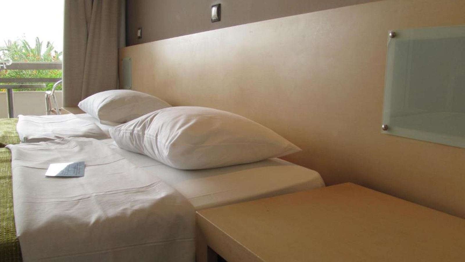 rooms-single-room-garden-view