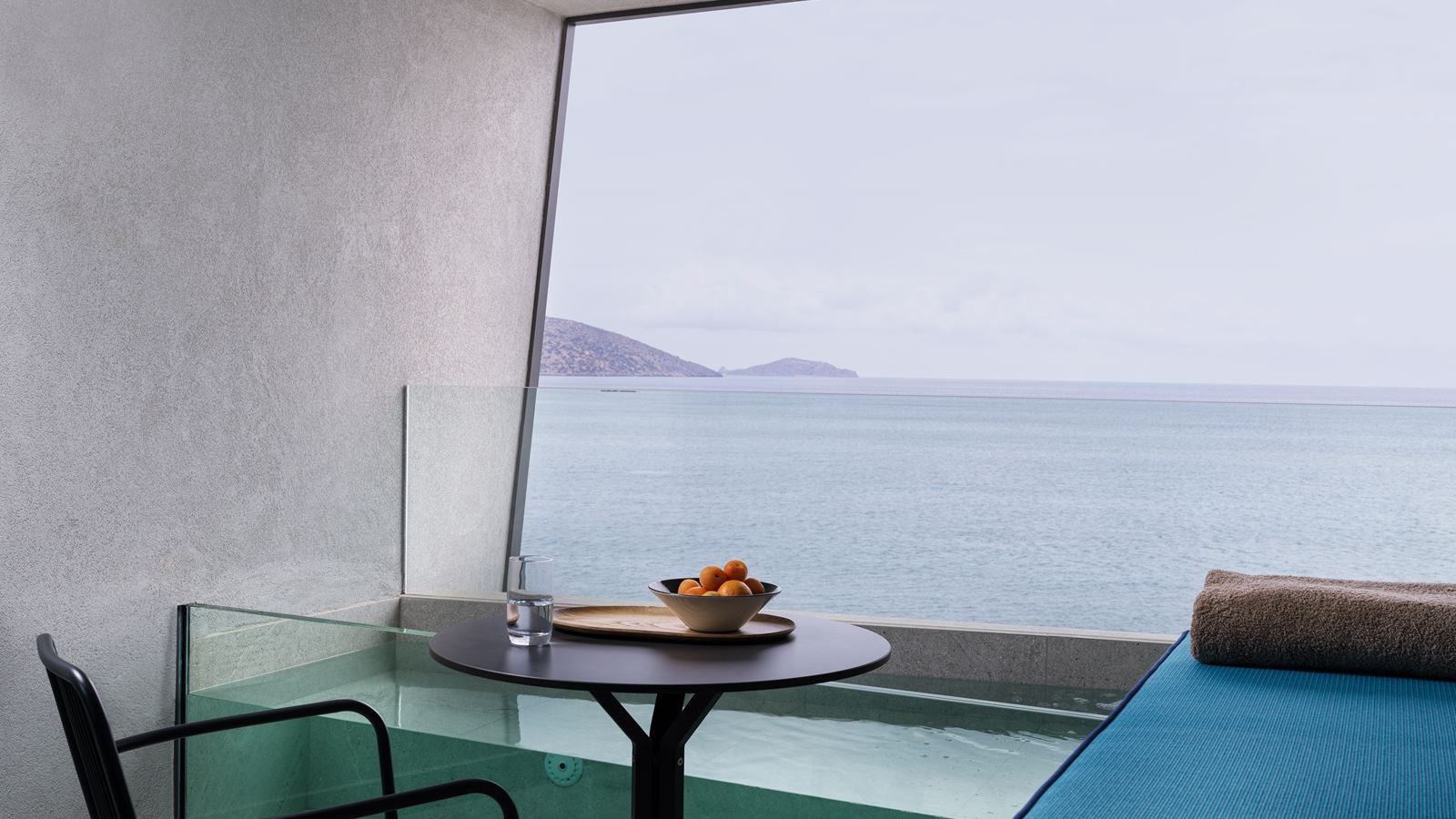 rooms-premium-sea-view-private-plunge-pool-with-sofa-bed