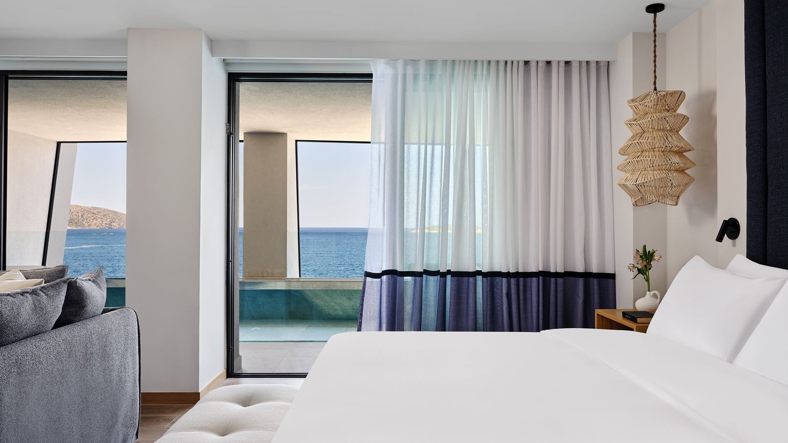 rooms-junior-suite-sea-view-private-plunge-pool