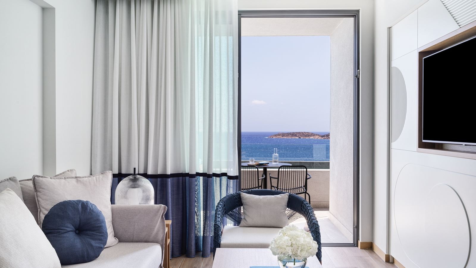 rooms-one-bedroom-suite-seaview-private-plunge-pool