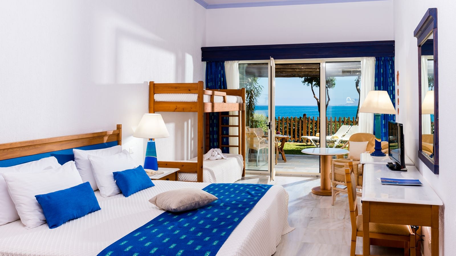 rooms-family-sea-view