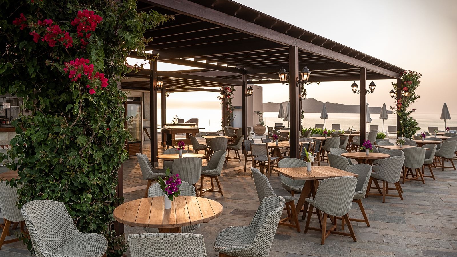 restaurants-almira-pool-bar-and-restaurant