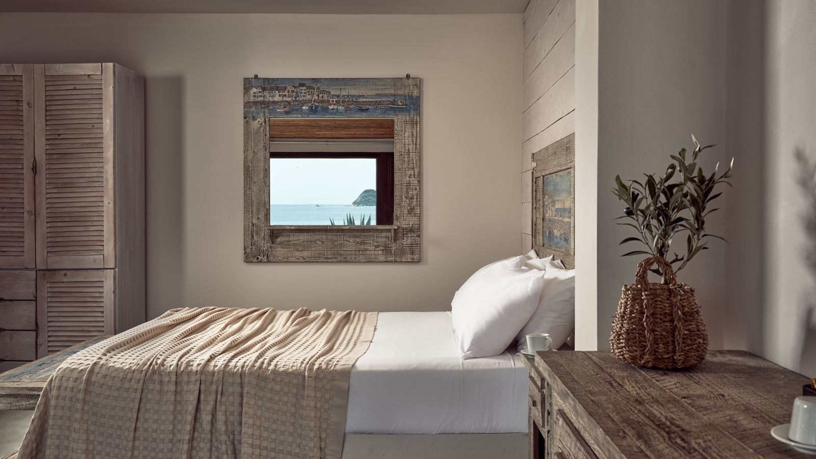 rooms-executive-junior-suite-with-sharing-pool--sea-view