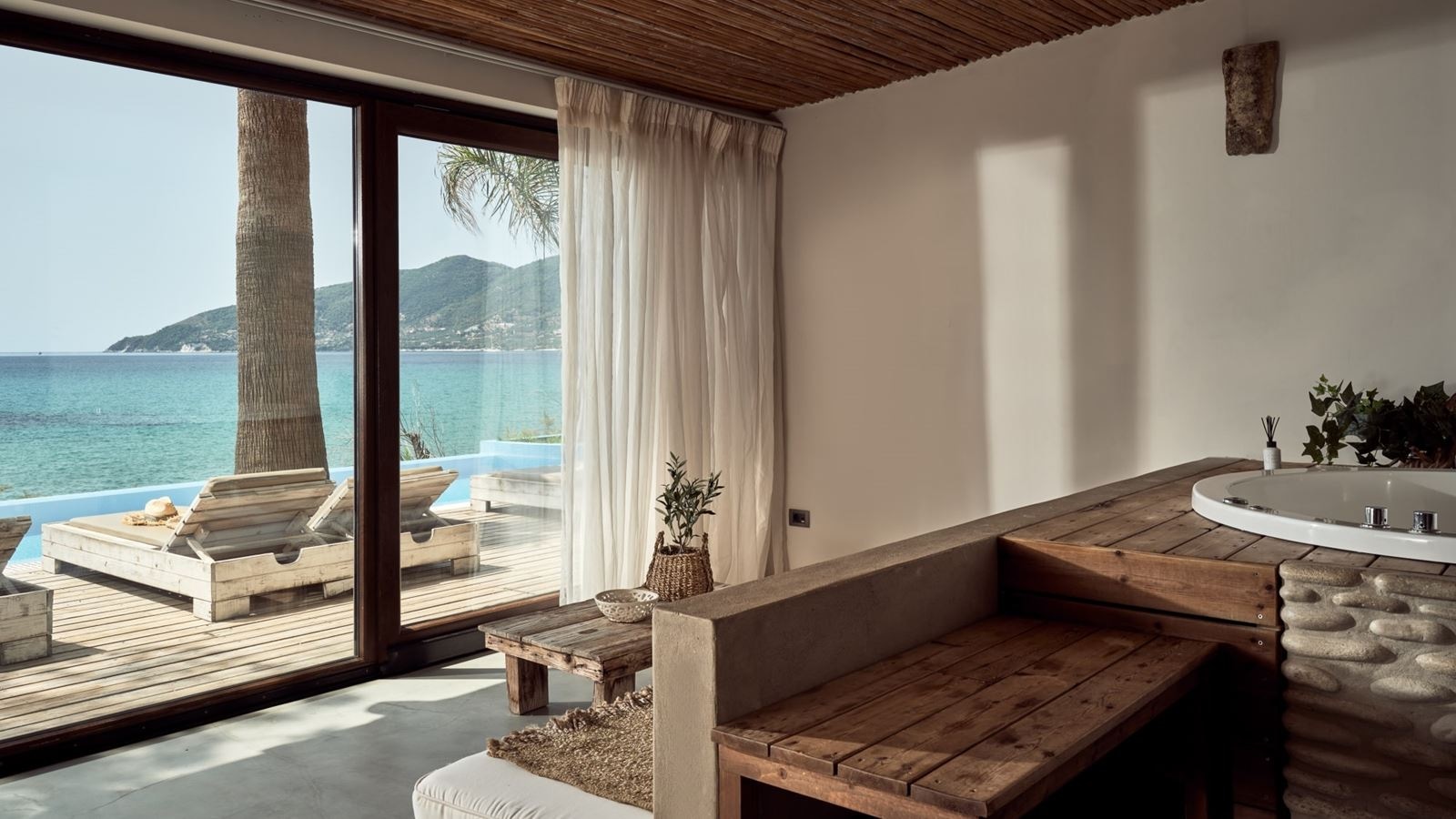 rooms-executive-junior-suite-with-sharing-pool--sea-view