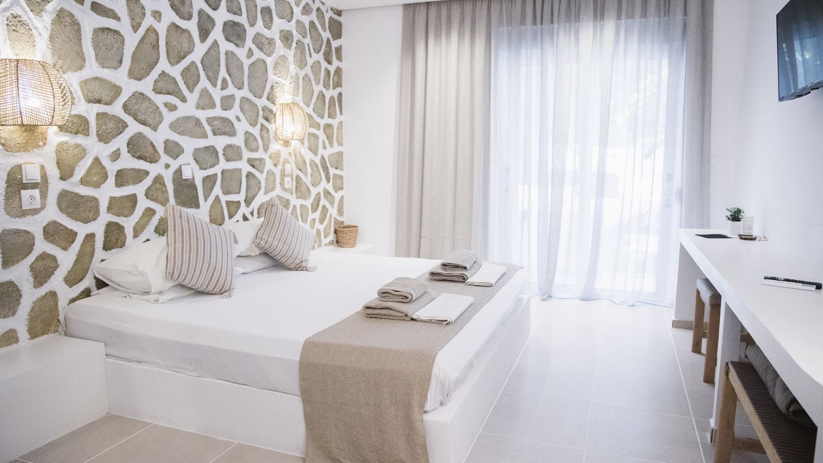 rooms-standard-double-room-ground-floor-with-terrace