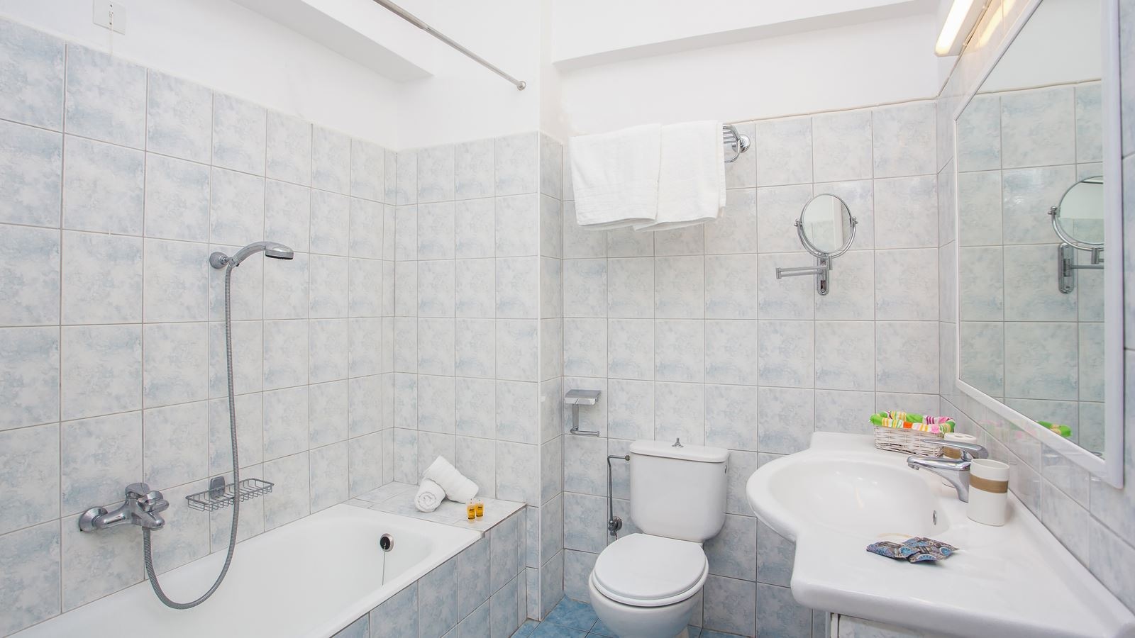 rooms-studio-for-3-pax-garden-view-with-balcony