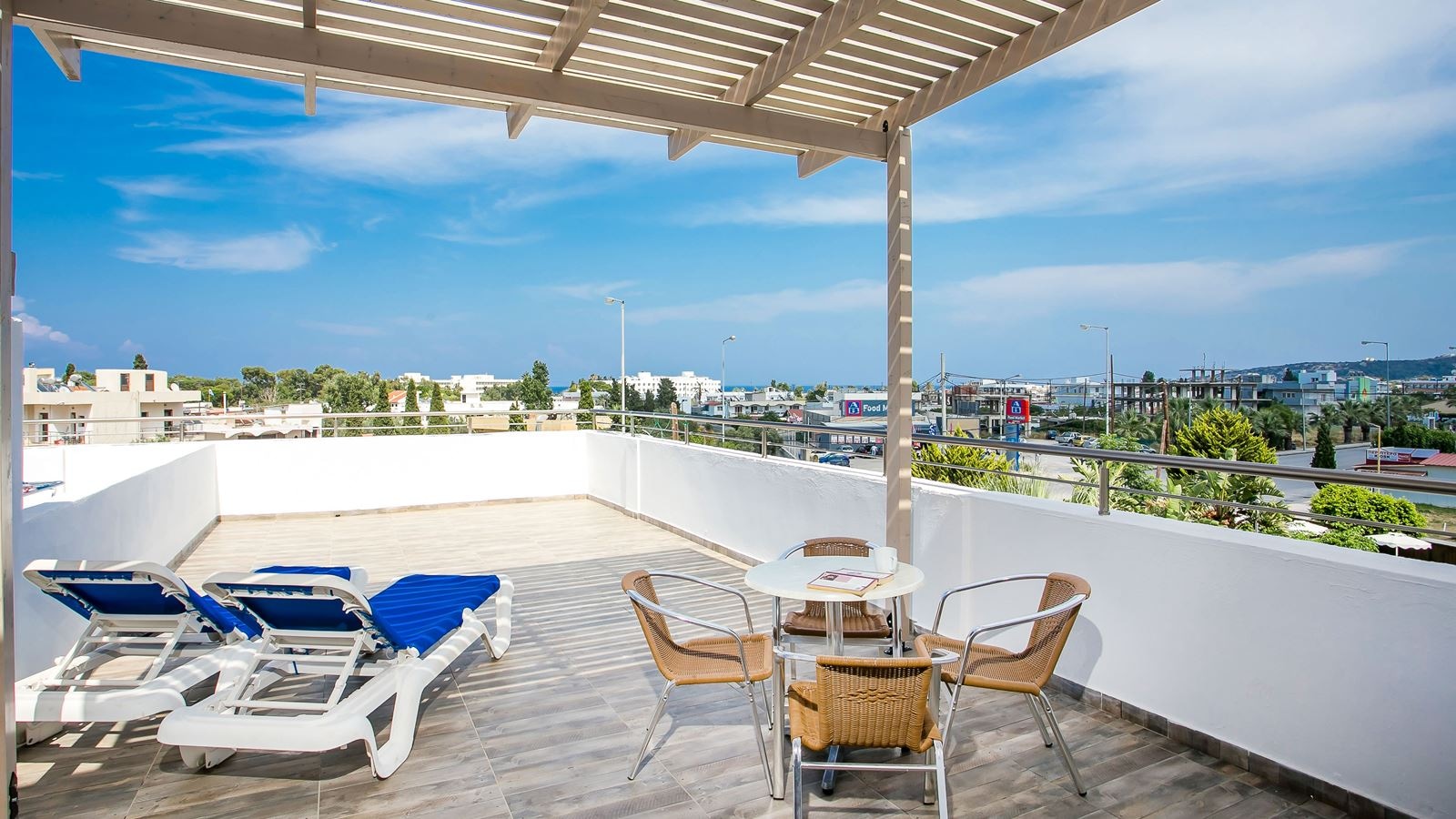 rooms-family-apartment-with-terrace