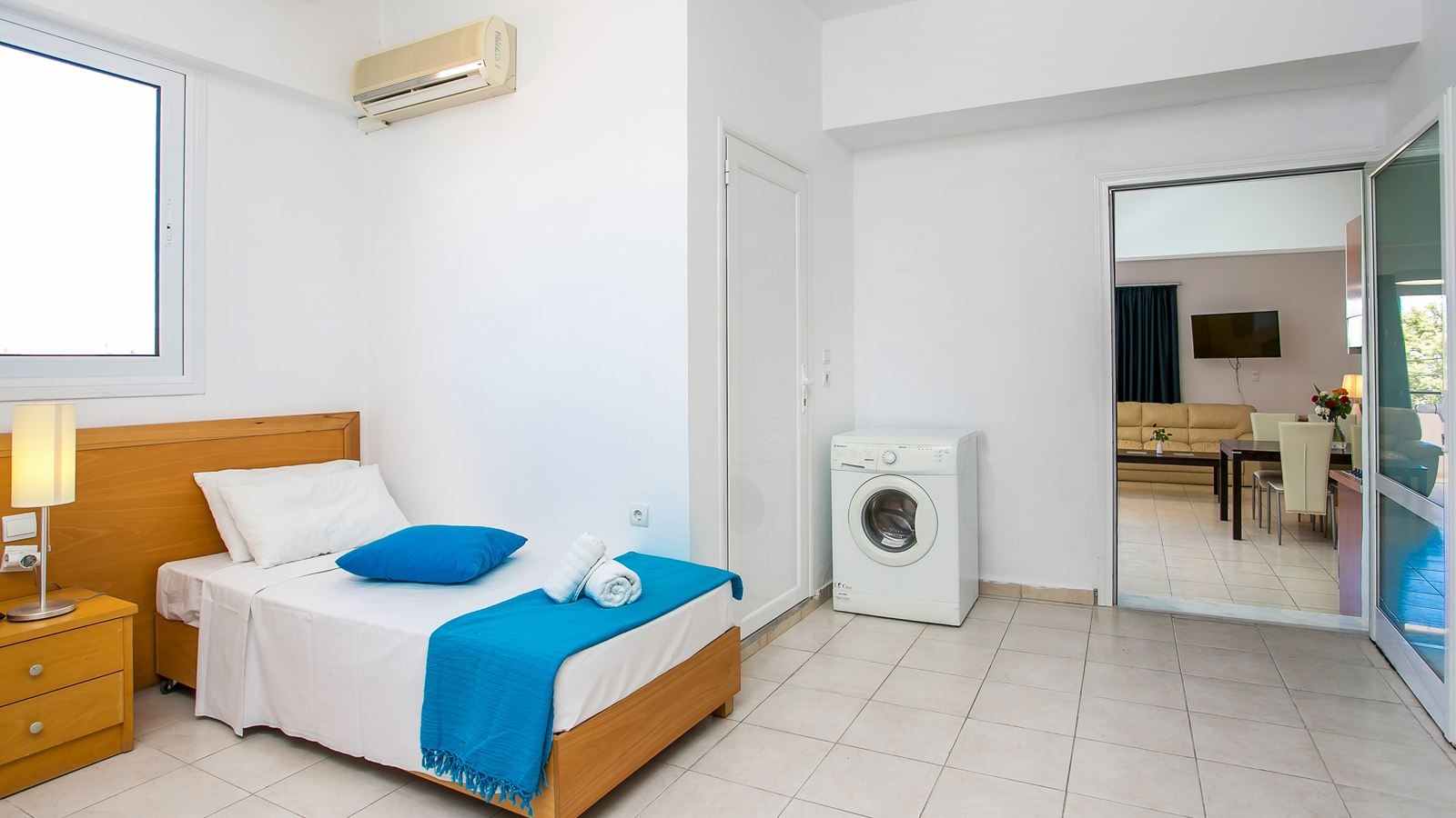 rooms-family-suite-with-balcony