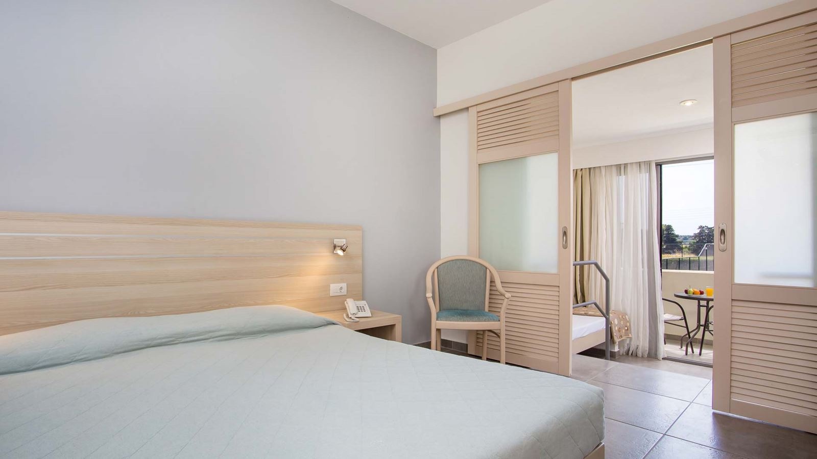 rooms-room-family-balcony