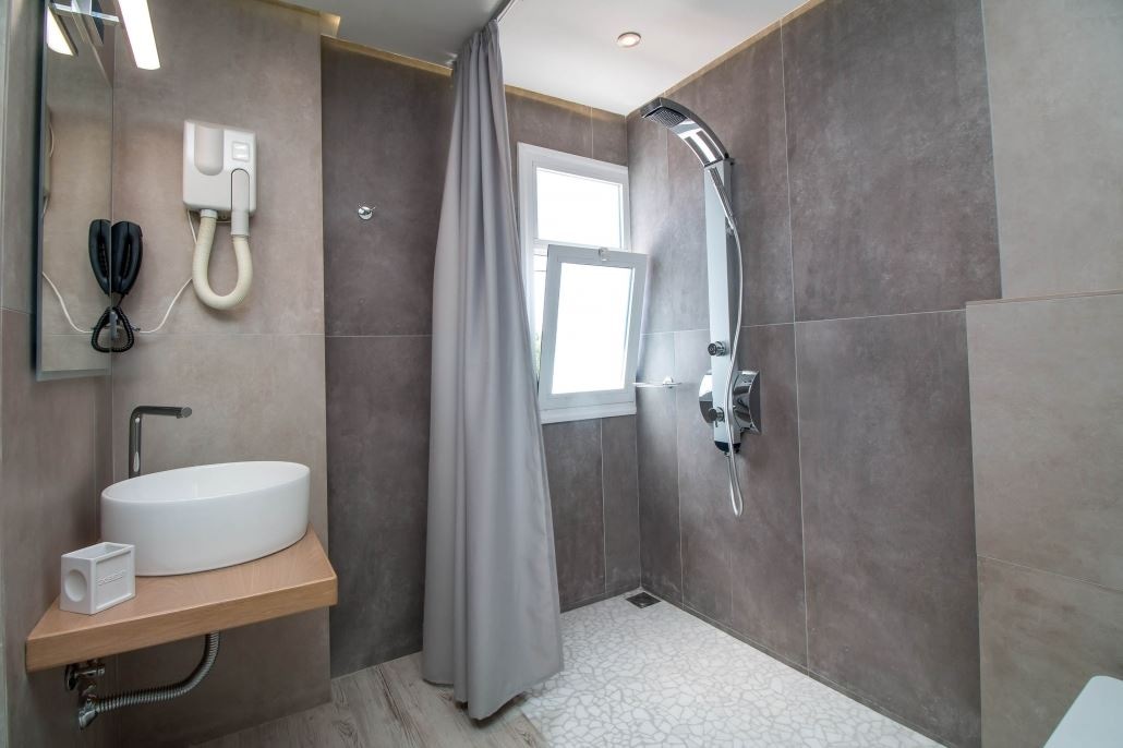 rooms-luxury-room-sea-view-balcony