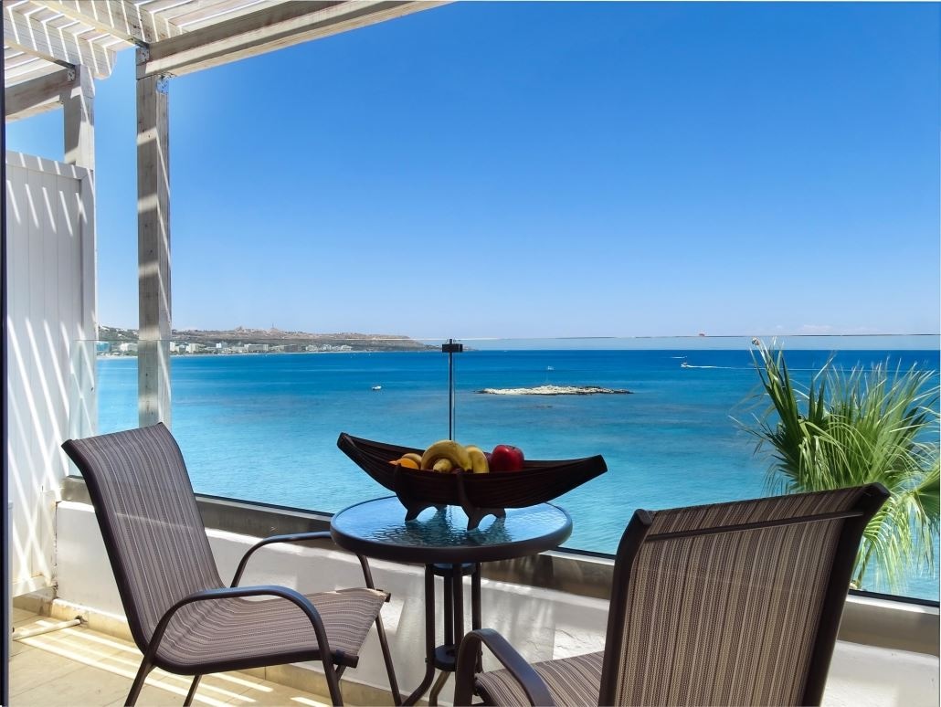 rooms-luxury-room-sea-view-balcony