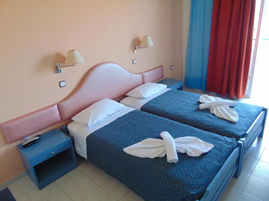 rooms-triple-landview-balcony-or-terrace