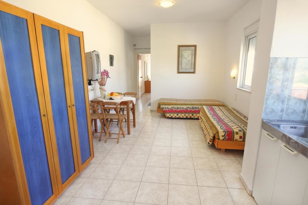 rooms-apartment-4-pax