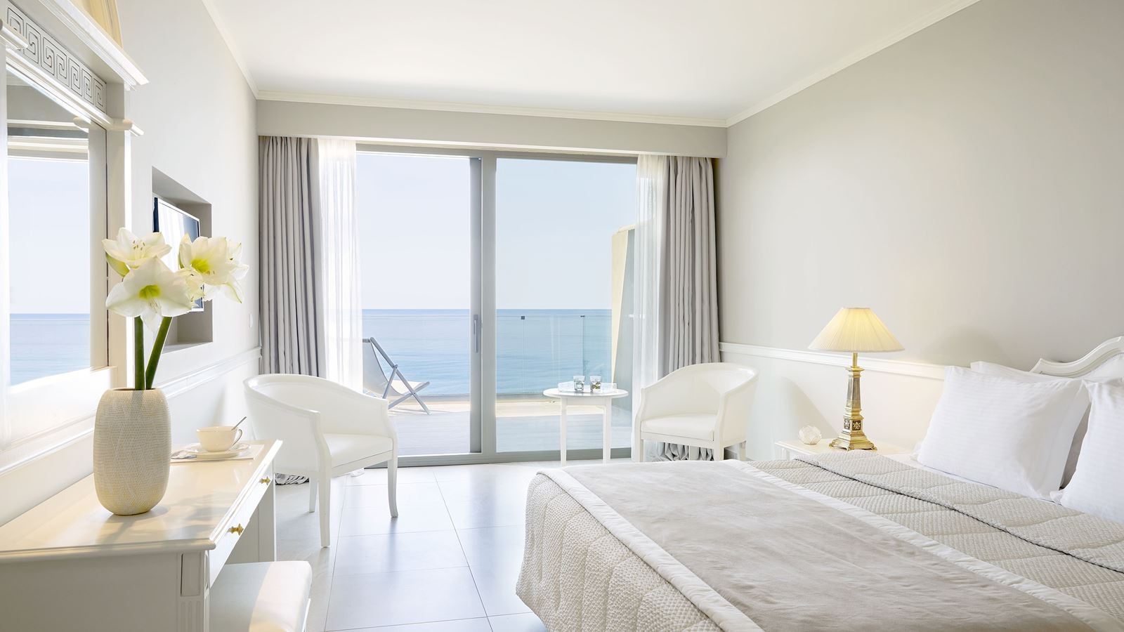 rooms-deluxe-room-sea-view