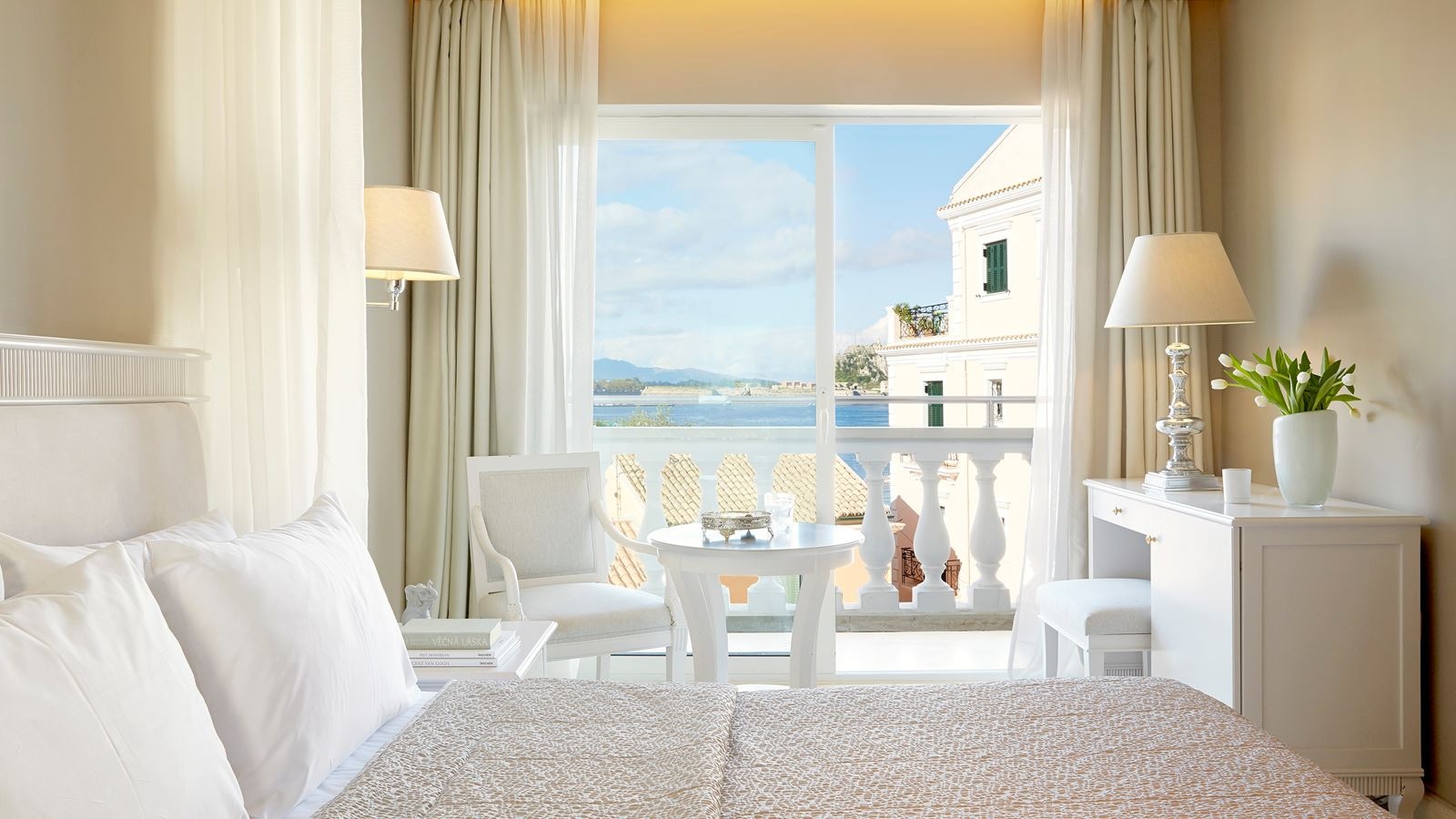 rooms-room-standard-side-sea-view