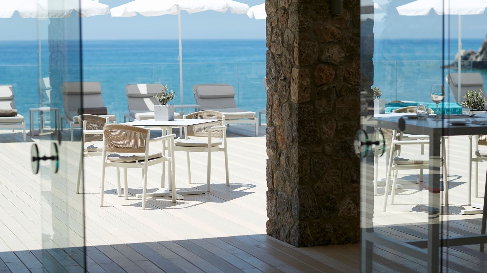 bars-laguna-pool-bar