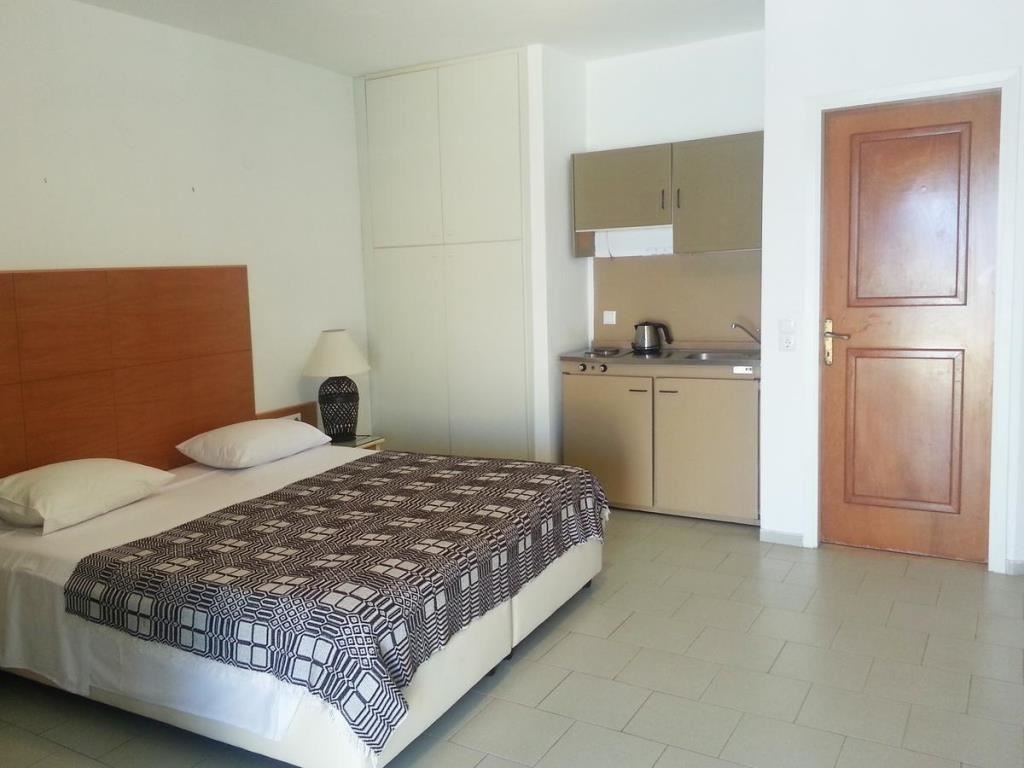 rooms-apartment-land-view