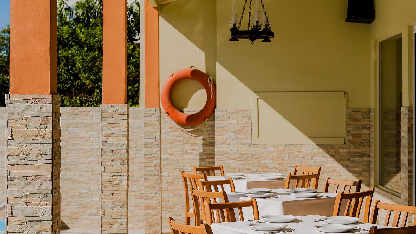 restaurants-esmeralda-restaurant