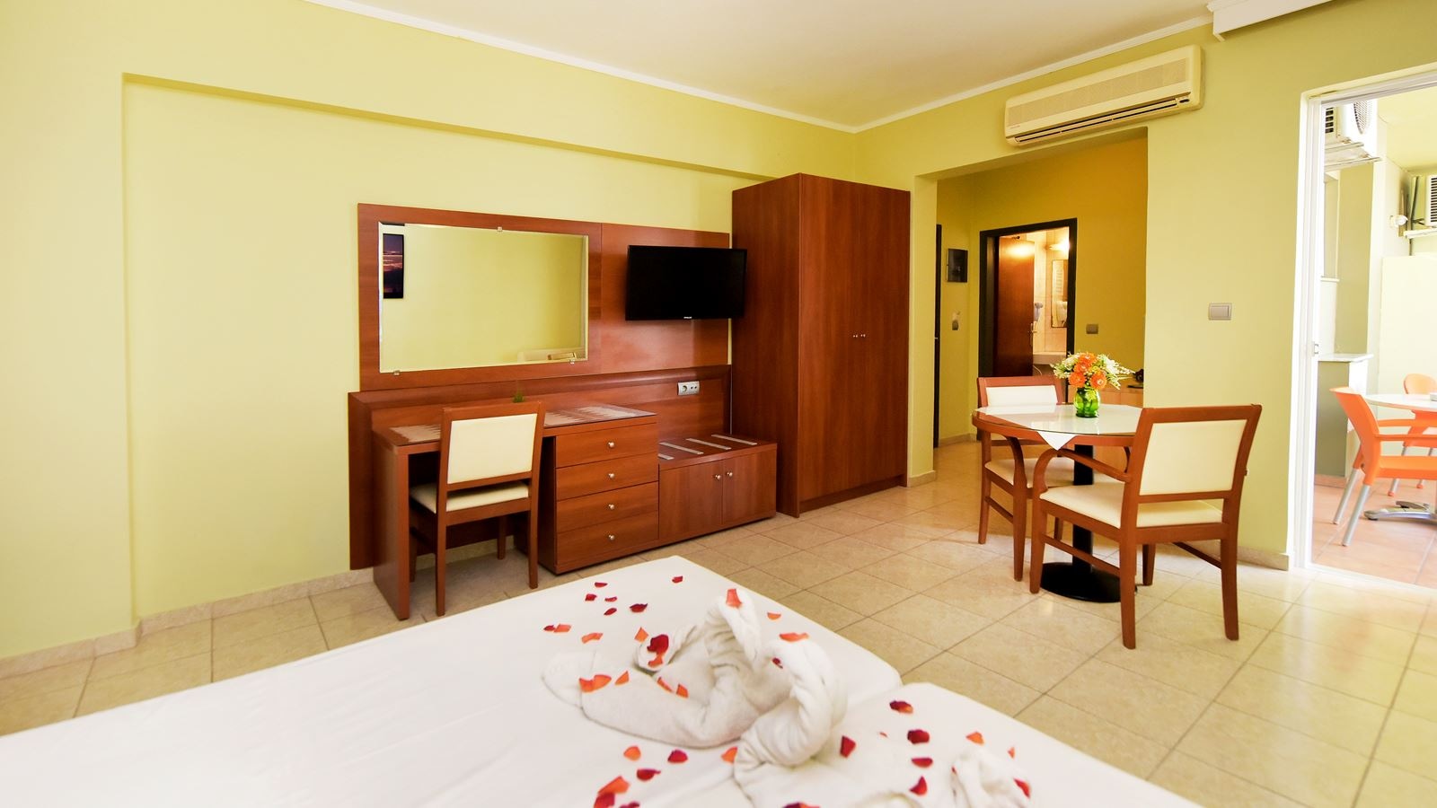 rooms-double-standard-room-balcony-or-terrace