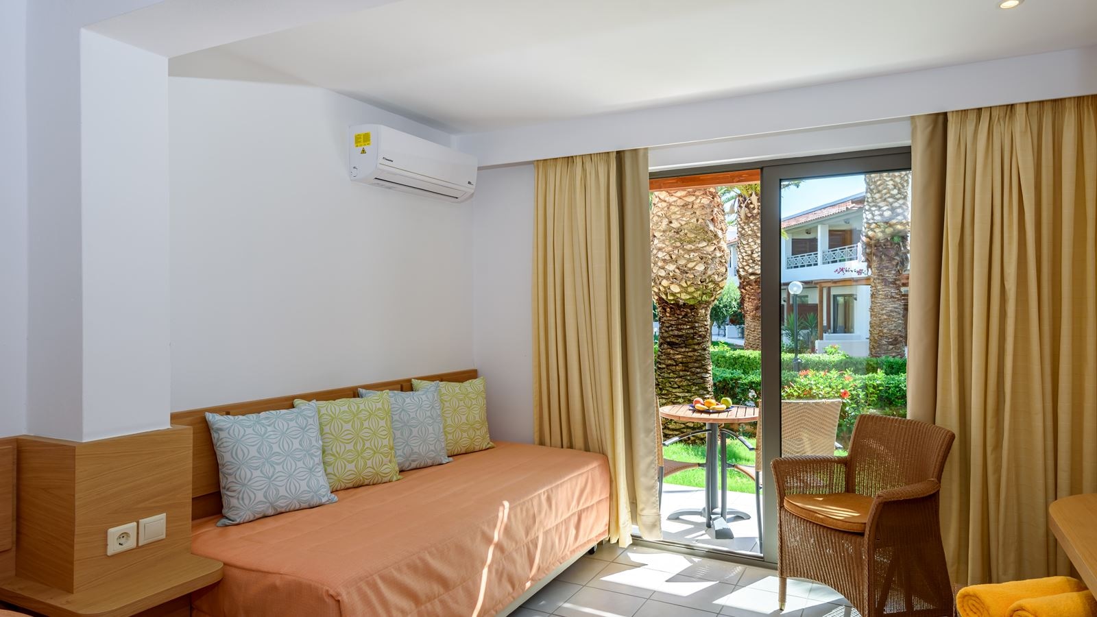 rooms-suite-junior--family-room