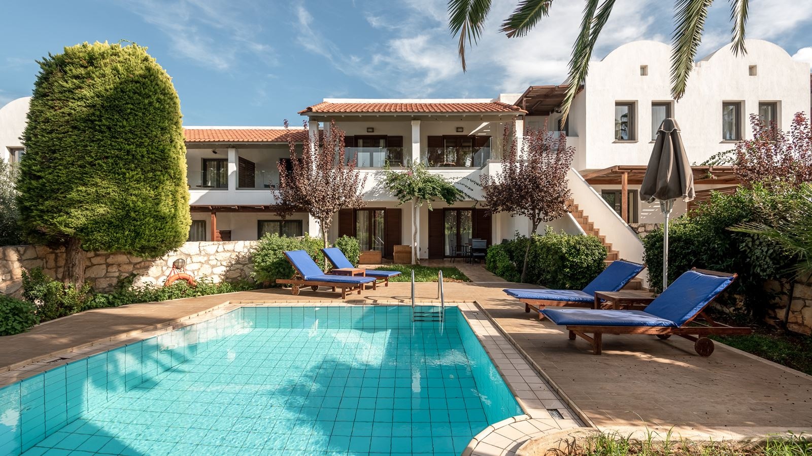 rooms-vip-suite-shared-pool