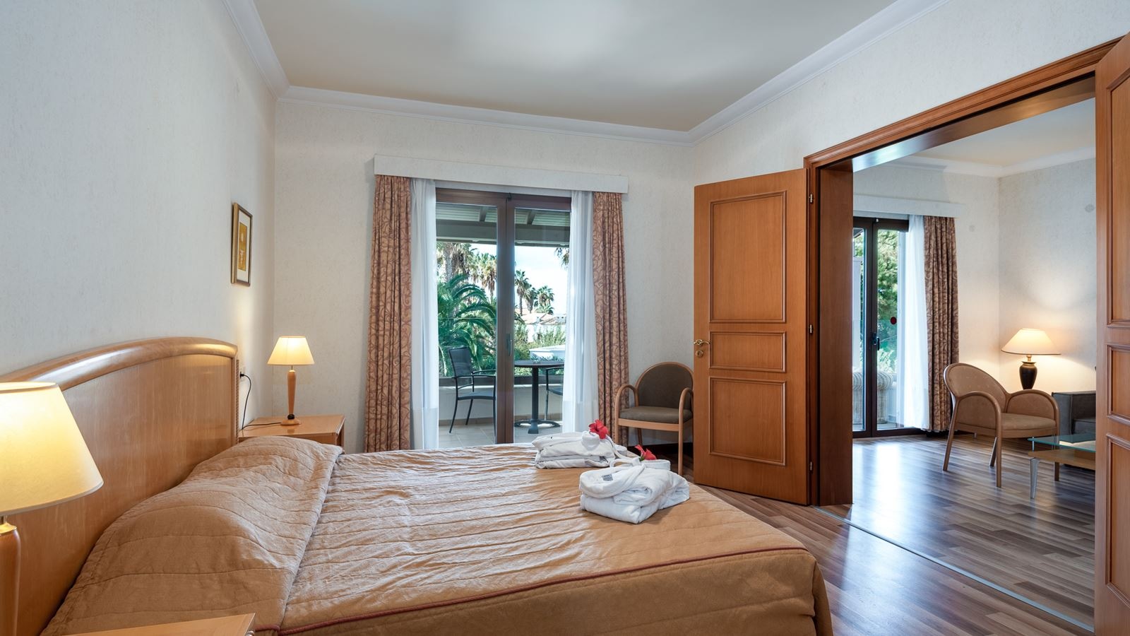 rooms-vip-suite-shared-pool